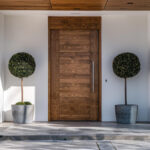 Porte d’entrée en bois : quels critères pour bien choisir ?